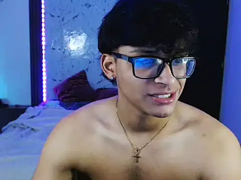 Snapshot of Mr_yisuzz chatting on 06-03-26, 02:33 Mr yisuzz online show from 06-03-26, 02:33