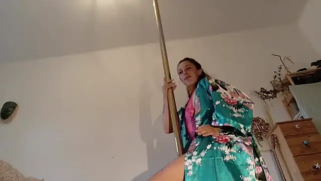 Snapshot of PriscillaPole chatting on 06-11-26, 11:08 PriscillaPole online show from 06-11-26, 11:08