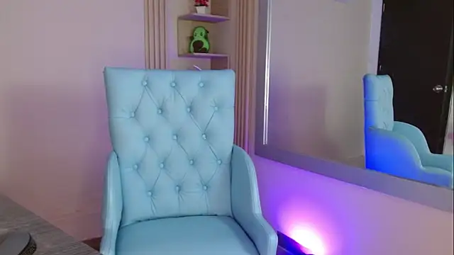Snapshot of _cloe_21 chatting on 05-30-26, 12:35 cloe 21 online show from 05-30-26, 12:35