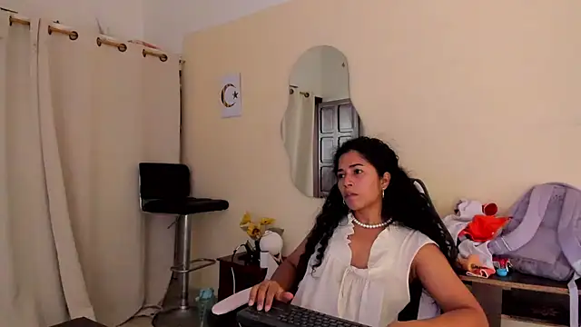 Snapshot of Nadia-Monroe chatting on 07-14-26, 09:42 Nadia-Monroe online show from 07-14-26, 09:42