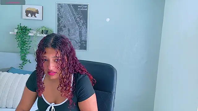 AmeliaLaurent  online show from 07-10-26, 06:10