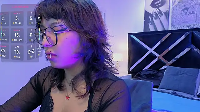 Snapshot of hannita_01 chatting on 06-13-26, 11:52 hannita 01 online show from 06-13-26, 11:52