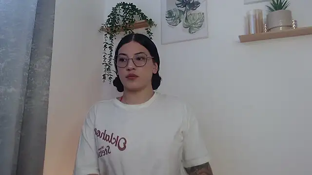 Snapshot of Leena_rose chatting on 07-09-26, 05:39 Leena rose online show from 07-09-26, 05:39