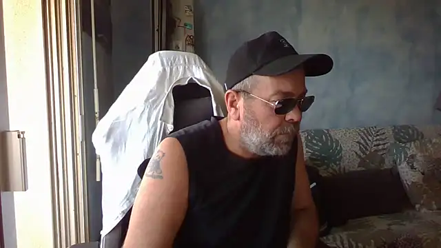 Snapshot of panda_06200 chatting on 06-04-26, 08:20 panda 06200 online show from 06-04-26, 08:20