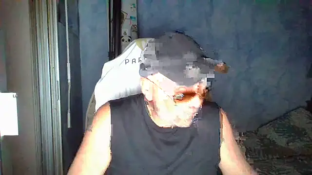 Snapshot of panda_06200 chatting on 06-11-26, 02:33 panda 06200 online show from 06-11-26, 02:33