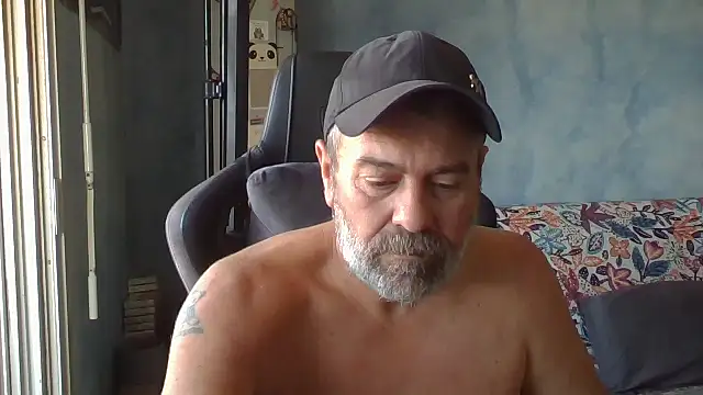 Snapshot of panda_06200 chatting on 07-11-26, 06:49 panda 06200 online show from 07-11-26, 06:49