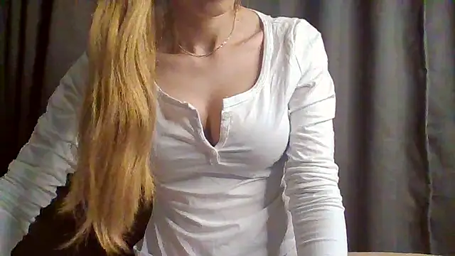 ArtisticMia online show from 05-28-26, 04:15