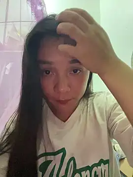 Snapshot of Luna-mi chatting on 05-28-26, 01:30 Luna-mi online show from 05-28-26, 01:30