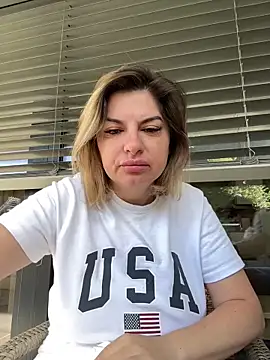 Snapshot of evaxxxcurvyxxx chatting on 06-18-26, 06:46 evaxxxcurvyxxx online show from 06-18-26, 06:46