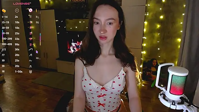 Snapshot of Maryana_Ro chatting on 11-12-25, 04:51 Maryana Ro online show from 11-12-25, 04:51