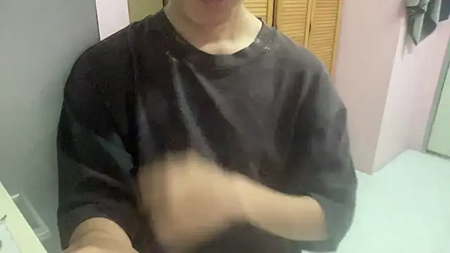 Snapshot of Asianbigfun chatting on 06-25-26, 02:32 Asianbigfun online show from 06-25-26, 02:32