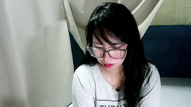 Snapshot of honey_kawai chatting on 06-09-26, 01:28 honey kawai online show from 06-09-26, 01:28
