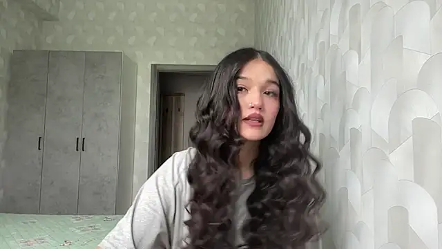 Snapshot of LisetteParajon chatting on 06-11-26, 05:05 LisetteParajon online show from 06-11-26, 05:05