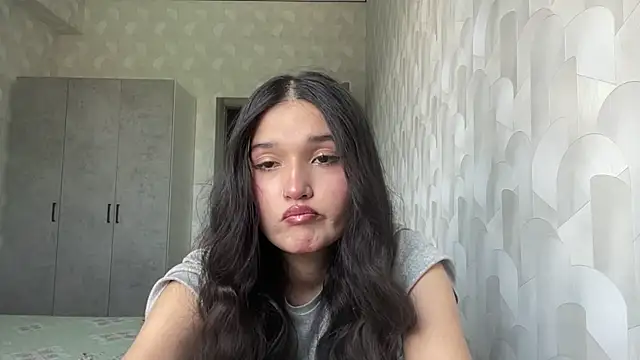 Snapshot of LisetteParajon chatting on 06-13-26, 05:05 LisetteParajon online show from 06-13-26, 05:05