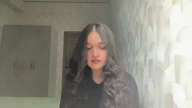 Snapshot of LisetteParajon chatting on 06-20-26, 05:10 LisetteParajon online show from 06-20-26, 05:10