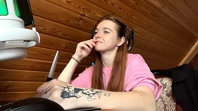 Snapshot of MariaLake chatting on 06-06-26, 05:45 MariaLake online show from 06-06-26, 05:45