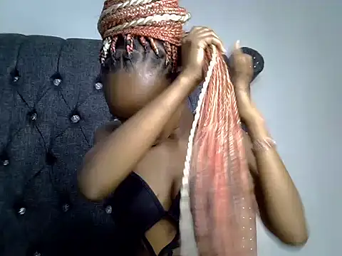 Snapshot of cocolaurah chatting on 06-17-26, 03:13 cocolaurah online show from 06-17-26, 03:13