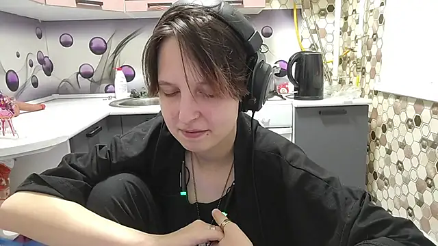 Saranade online show from 06-19-26, 05:39