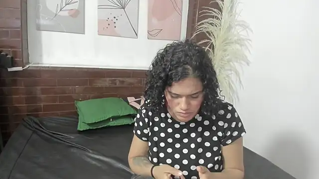 Snapshot of Atenajb_ chatting on 07-18-26, 03:44 Atenajb online show from 07-18-26, 03:44