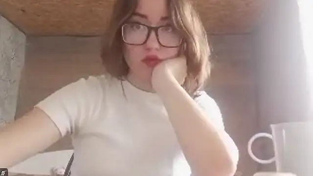 Snapshot of OliviaMoment chatting on 06-29-26, 10:15 OliviaMoment online show from 06-29-26, 10:15