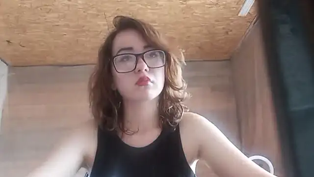 Snapshot of OliviaMoment chatting on 07-04-26, 10:54 OliviaMoment online show from 07-04-26, 10:54