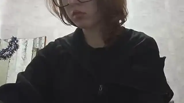 Snapshot of OliviaMoment chatting on 07-14-26, 10:21 OliviaMoment online show from 07-14-26, 10:21