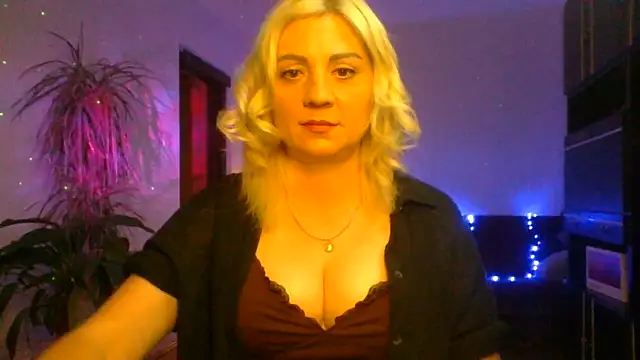 LunaaKiss online show from 06-12-26, 08:41