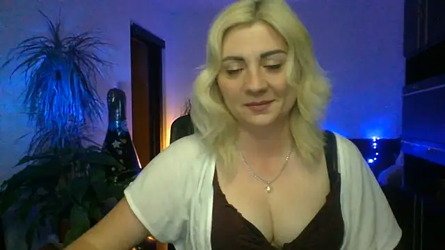 LunaaKiss online show from 06-18-26, 07:40