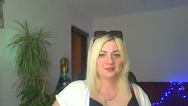 LunaaKiss online show from 07-28-26, 05:23