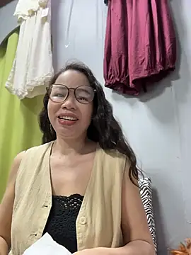 Snapshot of honghong_mother chatting on 06-21-26, 12:57 honghong mother online show from 06-21-26, 12:57