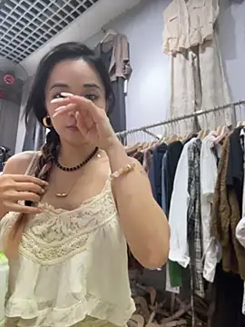 Snapshot of honghong_mother chatting on 07-06-26, 12:13 honghong mother online show from 07-06-26, 12:13