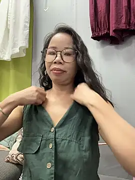 Snapshot of honghong_mother chatting on 07-19-26, 01:31 honghong mother online show from 07-19-26, 01:31