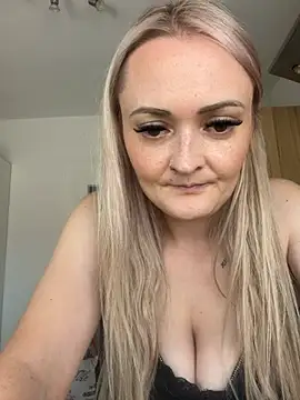Snapshot of Alex-Blond chatting on 07-20-26, 10:39 Alex-Blond online show from 07-20-26, 10:39