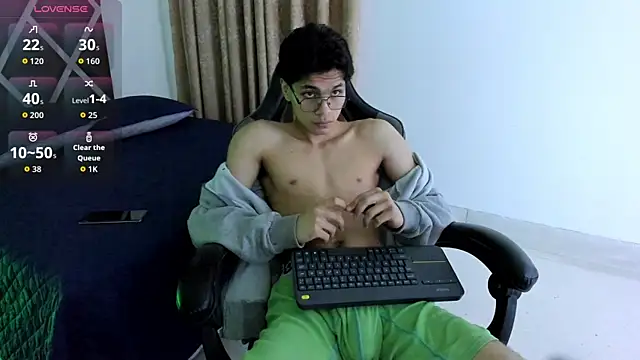 Ithan Hott online show from 06-19-26, 03:44