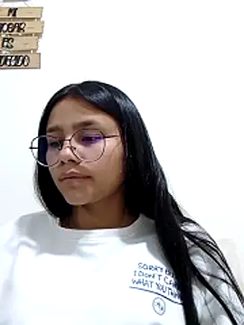 Snapshot of Sofielovee-01 chatting on 06-10-26, 01:17 Sofielovee-01 online show from 06-10-26, 01:17