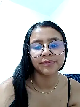 Snapshot of Sofielovee-01 chatting on 07-12-26, 01:13 Sofielovee-01 online show from 07-12-26, 01:13