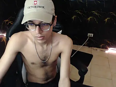 Snapshot of draven_sex chatting on 06-17-26, 09:27 draven sex online show from 06-17-26, 09:27