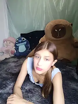 Snapshot of Zoehoney_18 chatting on 06-10-26, 04:12 Zoehoney 18 online show from 06-10-26, 04:12