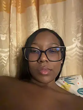Snapshot of chell_iivy chatting on 07-20-26, 10:39 chell iivy online show from 07-20-26, 10:39