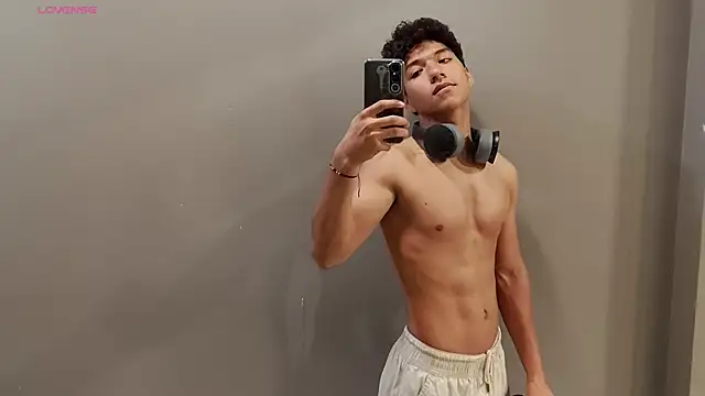 Maximiliano Young online show from 07-14-26, 12:33