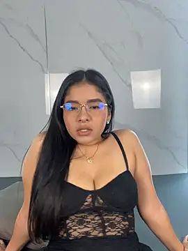 ValentinaLuciana online show from 06-13-26, 12:58