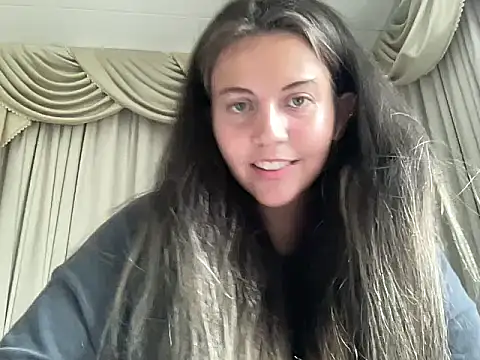 Snapshot of Peaches0777 chatting on 06-08-26, 08:53 Peaches0777 online show from 06-08-26, 08:53
