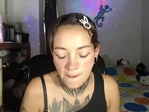 hanya23  online show from 06-15-26, 08:22