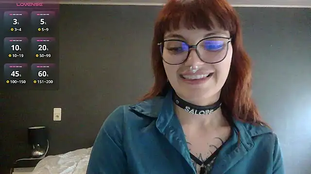 Roxane Bloodycherry online show from 06-18-26, 04:22