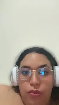 Snapshot of isisjhonson777 chatting on 06-12-26, 04:33 isisjhonson777 online show from 06-12-26, 04:33