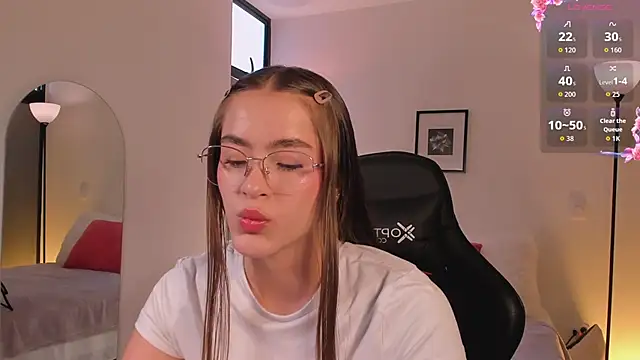 LizzyColins online show from 06-26-26, 06:56