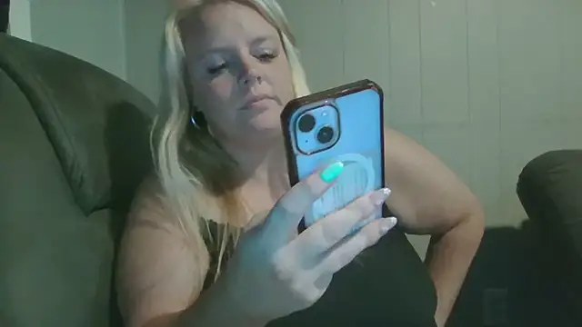 Snapshot of Girthdaddy9 chatting on 06-18-26, 05:30 Girthdaddy9 online show from 06-18-26, 05:30