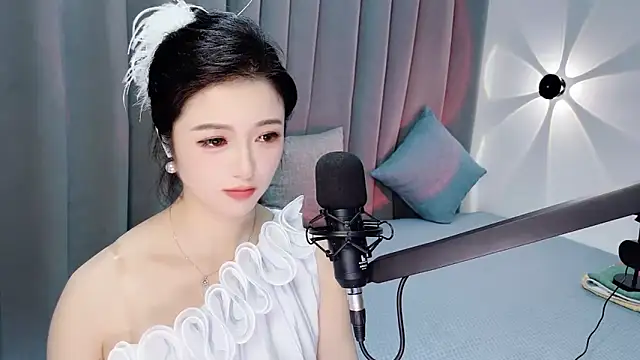 Momo-Wow online show from 06-17-26, 06:16