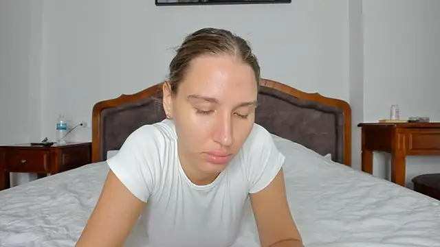 Snapshot of SofiClimbing chatting on 11-25-25, 06:24 SofiClimbing online show from 11-25-25, 06:24