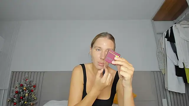 Snapshot of SofiClimbing chatting on 12-16-25, 03:55 SofiClimbing online show from 12-16-25, 03:55